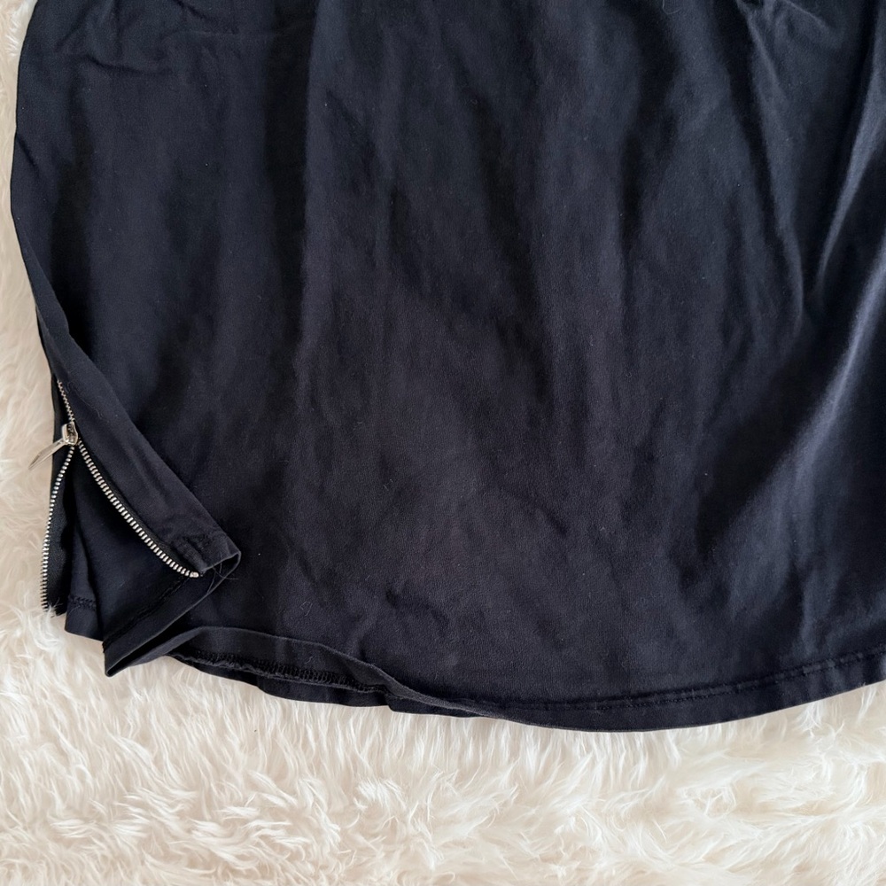 Nohow Modern Black T-Shirt - Picture 3 of 7